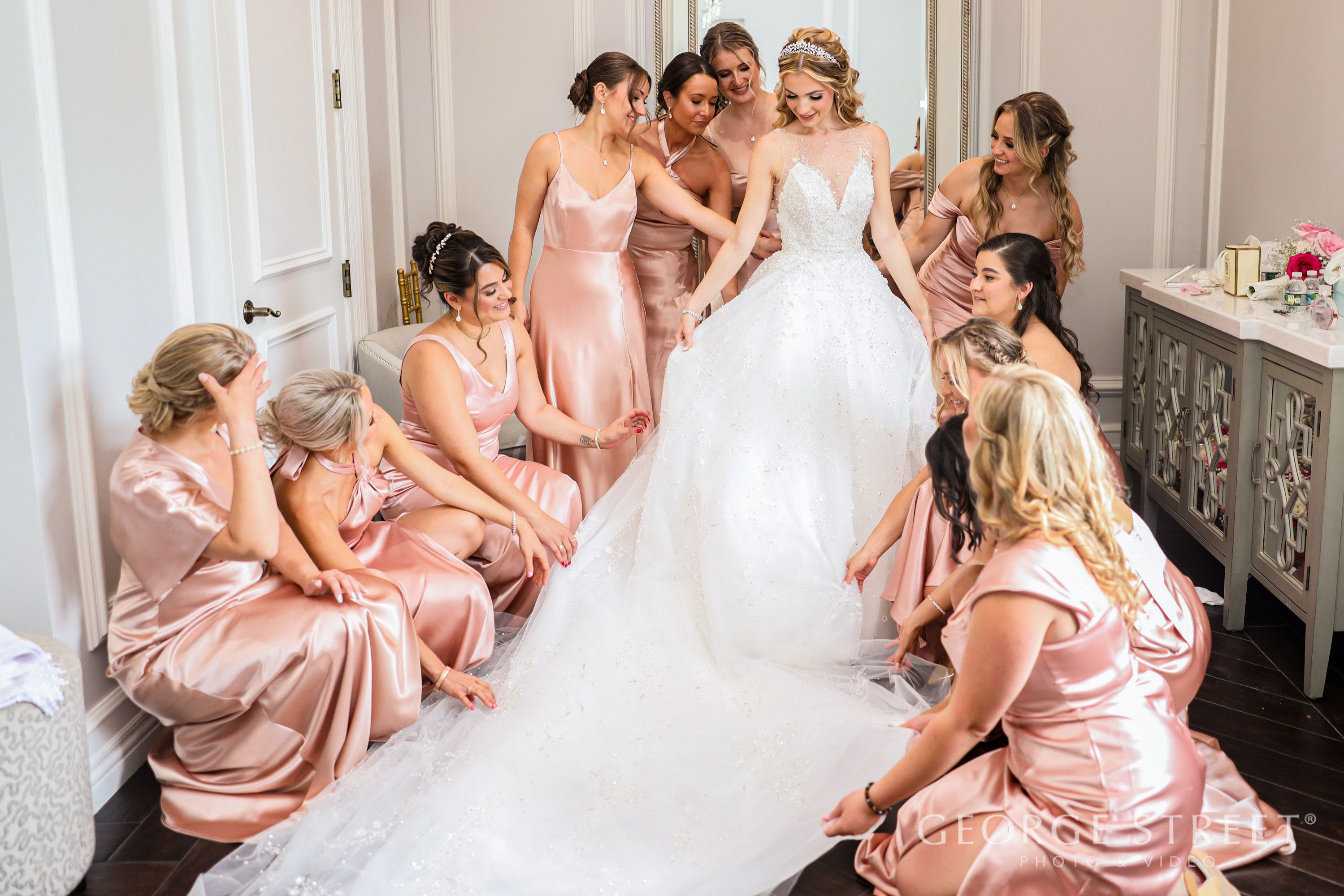 20 Joyful Ways To Keep Bridesmaids Happy and Stress Free